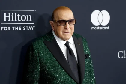 Clive Davis dead