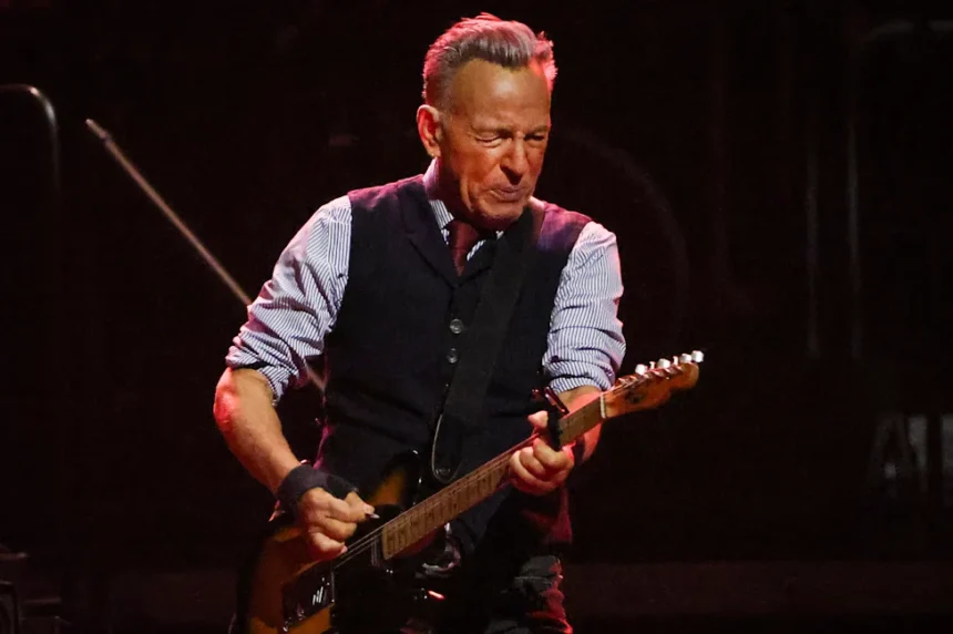 Bruce Springsteen perform